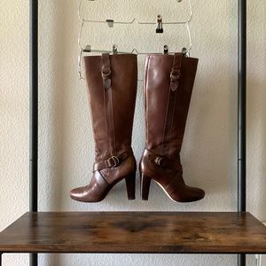 Nike Air heeled leather boots. Size 6b